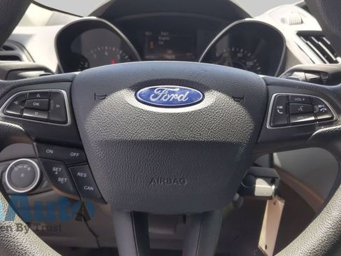 Used 2017 Ford Escape SE FWD image 25