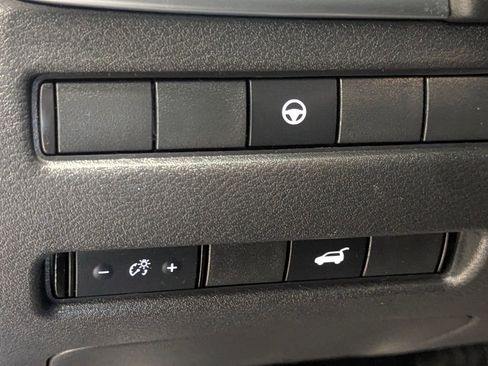 Used 2021 Nissan Rogue SV w/ Premium Package image 18