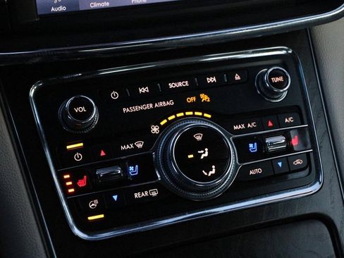 Used 2020 Lincoln Continental Reserve w/ Luxury Package image 19