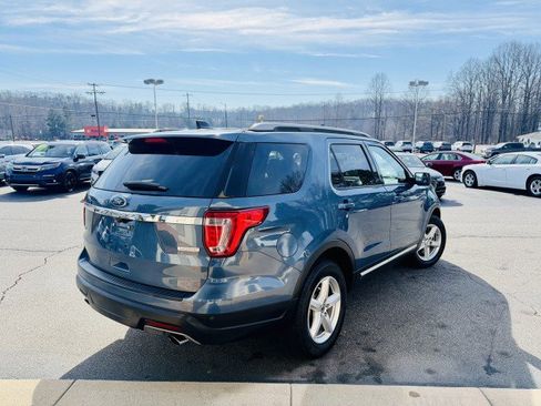 Used 2018 Ford Explorer XLT image 4