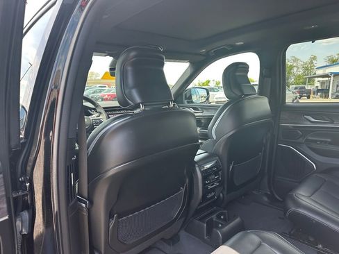 Used 2023 Jeep Grand Cherokee L Overland w/ Luxury Tech Group IV AWD/4WD image 10