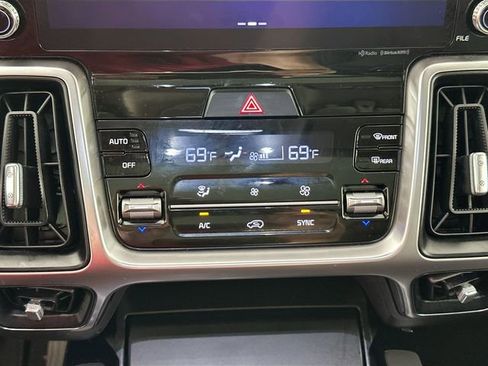 Used 2023 Kia Sorento S w/ Panoramic Sunroof Package AWD/4WD image 15