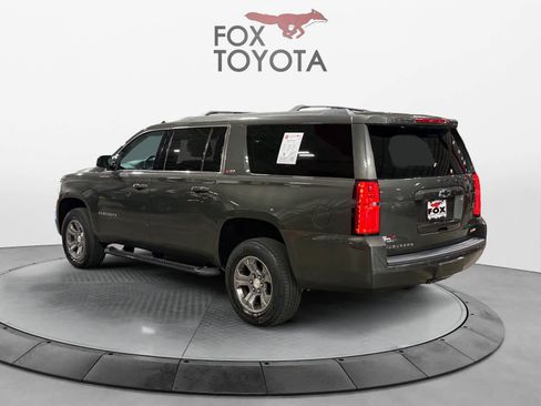 Used 2019 Chevrolet Suburban LT image 4