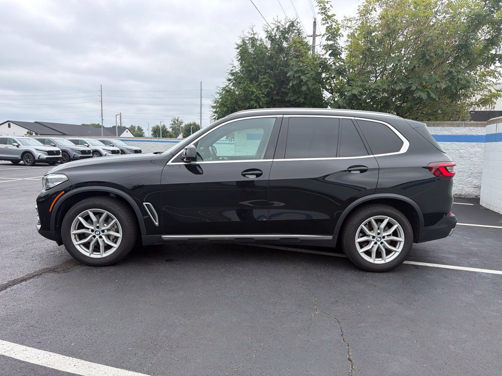 Used 2022 BMW X5 xDrive40i w/ Parking Assistance Package AWD/4WD image 2