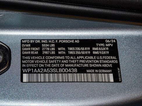 Certified 2025 Porsche Macan w/ Premium Package Plus AWD/4WD image 30