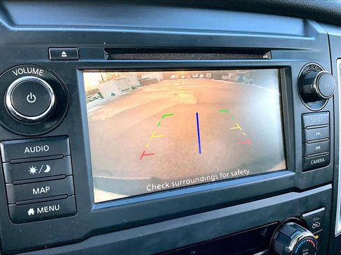 Used 2019 Nissan Titan SV w/ SV Convenience Package image 28
