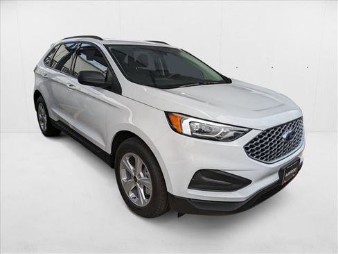 New 2024 Ford Edge SE image 2