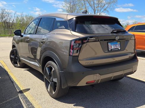 Used 2026 Nissan Kicks SR w/ SR Premium Package AWD/4WD image 2