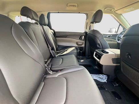 New 2026 Kia Carnival EX FWD image 29