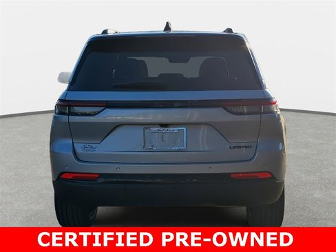 Used 2025 Jeep Grand Cherokee Limited w/ Black Appearance Package image 6