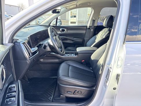 Used 2025 Kia Sorento S image 24