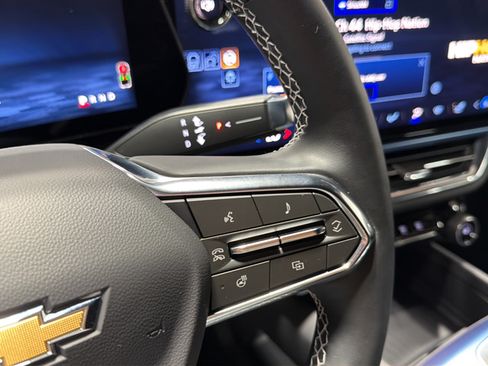 Used 2025 Chevrolet Equinox EV LT w/ Convenience Package FWD image 23
