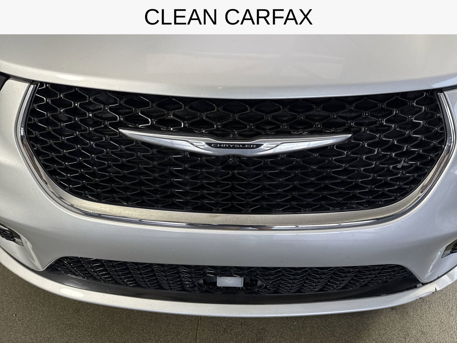 Used 2023 Chrysler Pacifica Limited FWD image 27