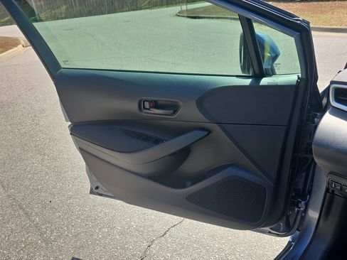 Used 2025 Toyota Corolla LE image 24