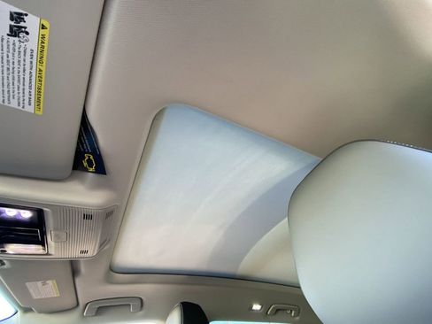 New 2026 Volkswagen Tiguan SE FWD image 18