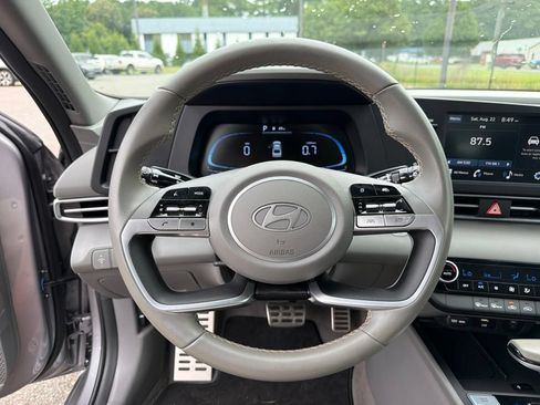 Used 2025 Hyundai Elantra Sport FWD image 15