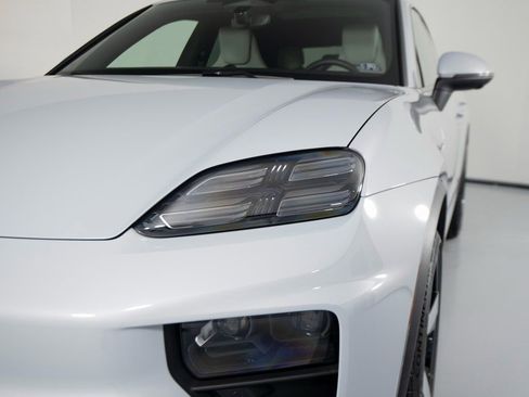 Certified 2025 Porsche Macan 4S Electric image 14