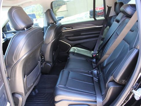 Used 2022 Jeep Grand Cherokee L Limited AWD/4WD image 15