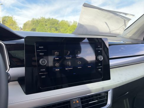 New 2026 Volkswagen Taos SEL AWD/4WD image 23
