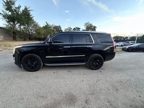 Used 2017 Cadillac Escalade Luxury AWD/4WD image 3
