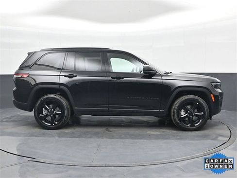 Used 2025 Jeep Grand Cherokee Limited w/ Luxury Tech Group II image 6