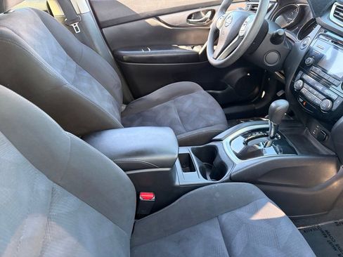 Used 2015 Nissan Rogue SV FWD image 12