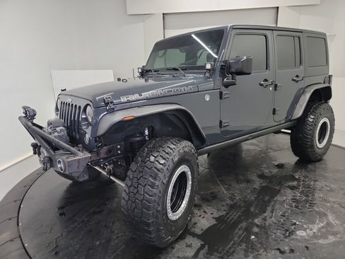 Used 2016 Jeep Wrangler Unlimited Rubicon w/ Connectivity Group image 3