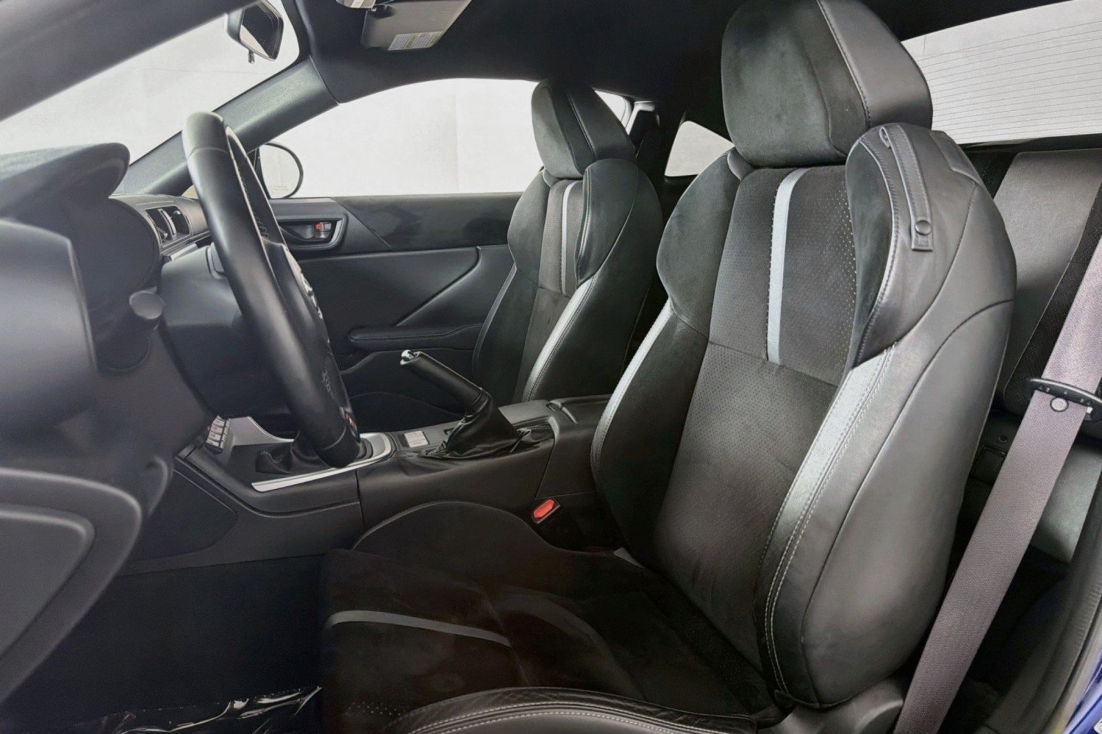 Used 2023 Toyota GR86 Premium w/ ALL Weather Mat Package (TMS) RWD image 19