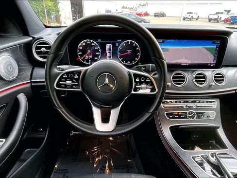 Used 2020 Mercedes-Benz E 350 Sedan image 5