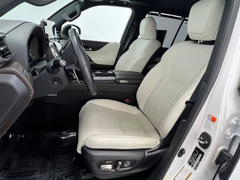 Used 2022 Lexus LX 600 4WD w/ Appearance Package image 8