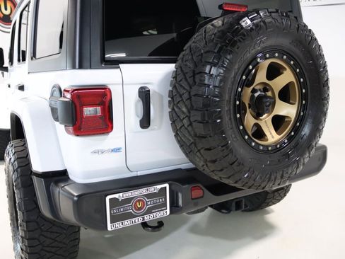 Used 2021 Jeep Wrangler Unlimited Sahara w/ Dual Top Group AWD/4WD image 8