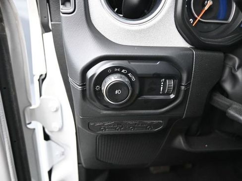 Used 2025 Jeep Wrangler Unlimited Sahara AWD/4WD image 15