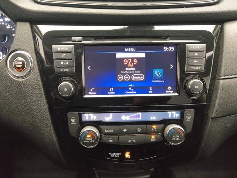 Used 2020 Nissan Rogue SV image 25