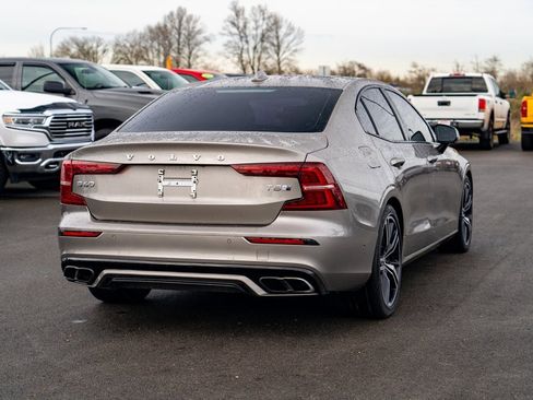 Used 2019 Volvo S60 T8 R-Design image 9