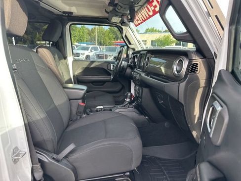 Used 2018 Jeep Wrangler Unlimited Sahara AWD/4WD image 8