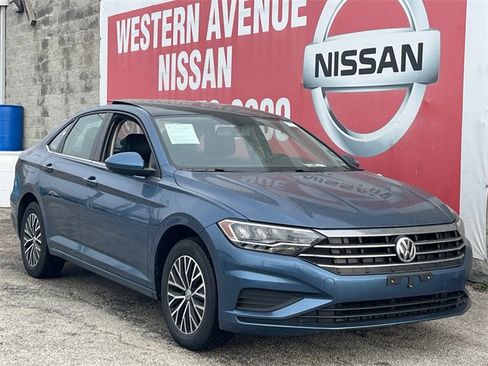 Used 2020 Volkswagen Jetta SE image 2