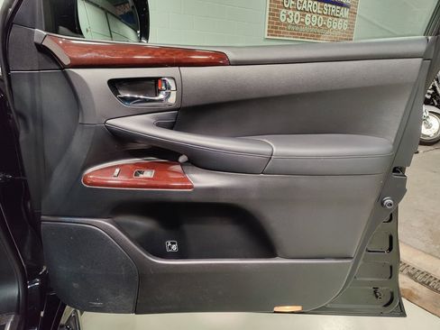 Used 2015 Lexus LX 570 4WD w/ Luxury Package image 13