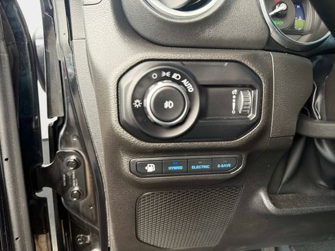 Used 2023 Jeep Wrangler Unlimited Sahara image 30