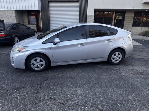 Used 2010 Toyota Prius FWD image 2