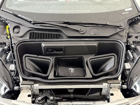 Used 2022 Lamborghini Huracan STO RWD image 33