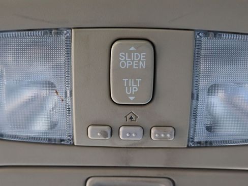 Used 2005 Toyota Camry XLE image 18