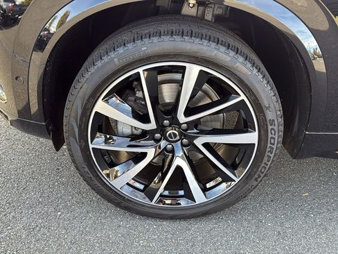 Used 2024 Volvo XC90 B6 Plus image 10