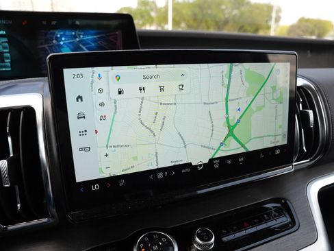 Used 2025 Ford Expedition Platinum image 12