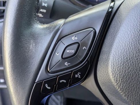 Used 2022 Toyota C-HR XLE image 21