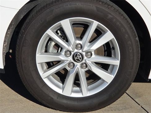 Used 2025 Toyota Camry LE image 9