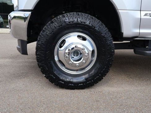 Used 2019 Ford F350 XLT w/ XLT Premium Package AWD/4WD image 15