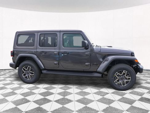 New 2026 Jeep Wrangler Unlimited Sahara AWD/4WD image 11