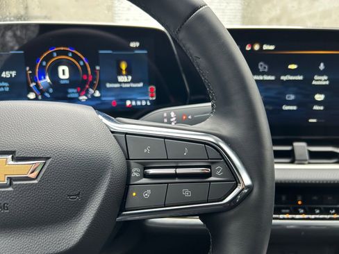 Used 2025 Chevrolet Equinox LT image 18