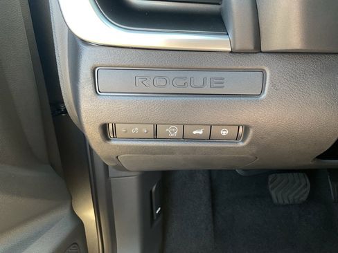 Used 2025 Nissan Rogue SV FWD image 19