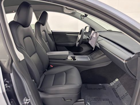 Used 2025 Tesla Model Y Long Range image 16